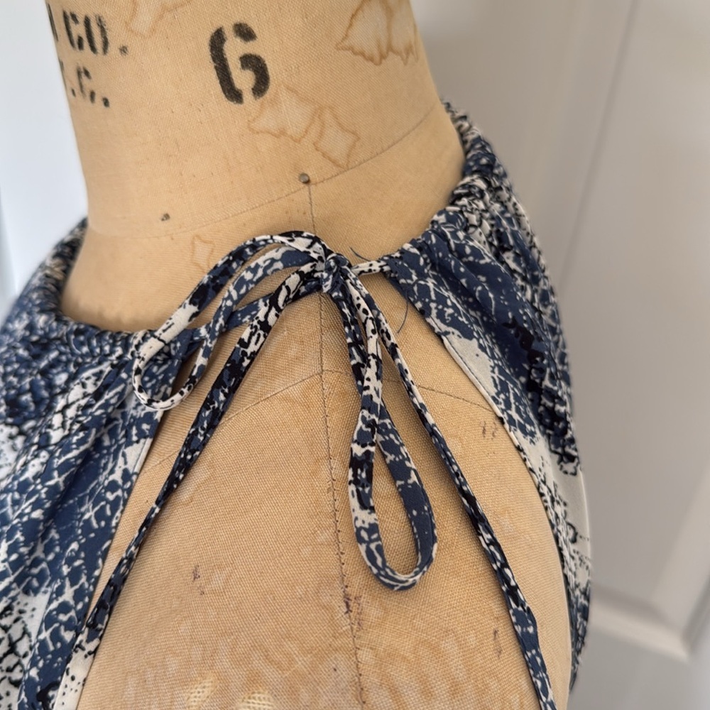 BCBG Maxazria Blue Snake Print Halter Women's Dress. Size S - Picture 3 of 11